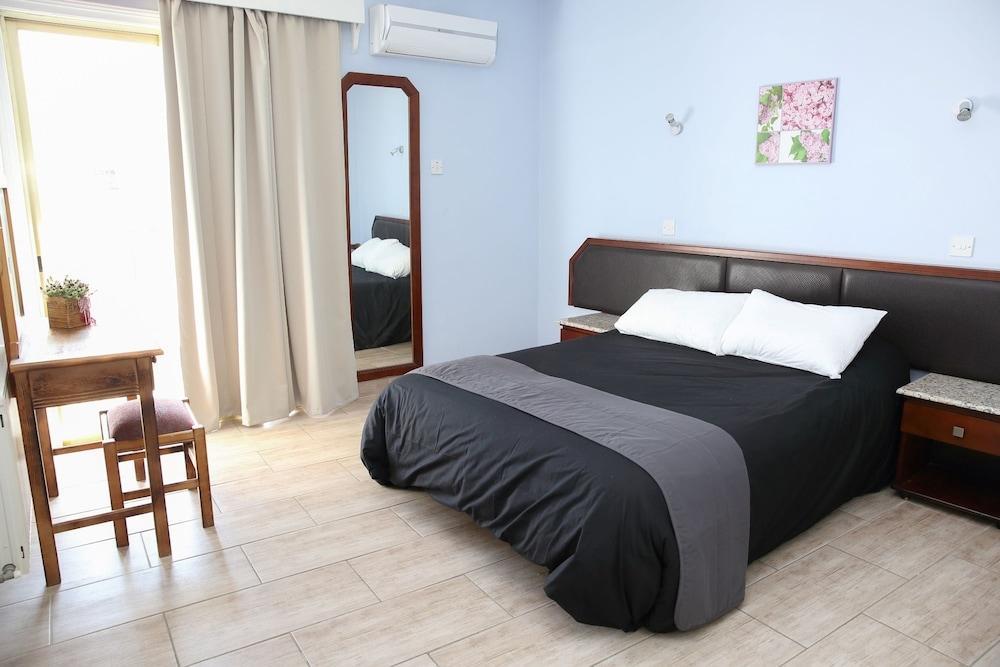 Antonis G. Hotel Apartments Oroklini Eksteriør billede