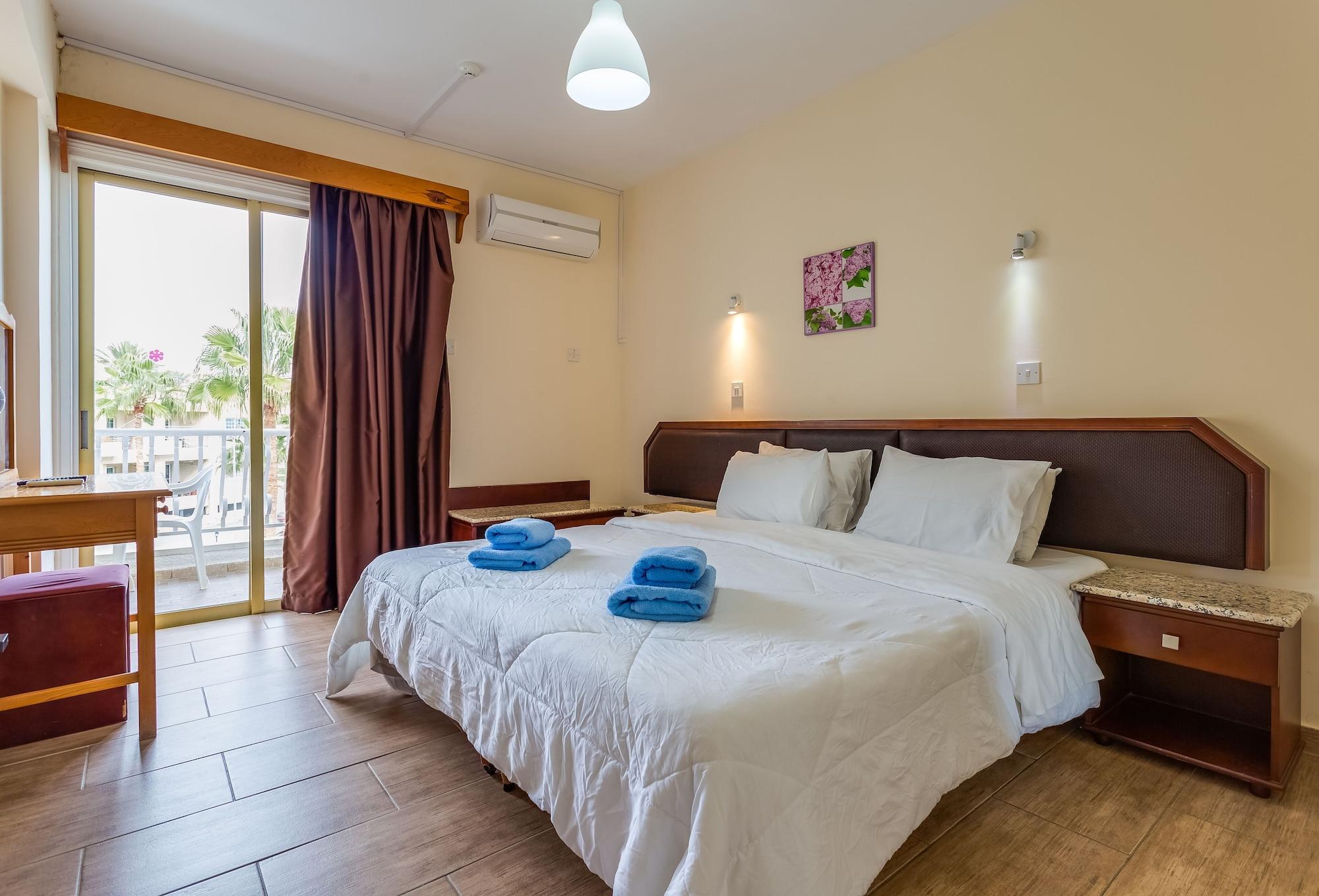 Antonis G. Hotel Apartments Oroklini Eksteriør billede
