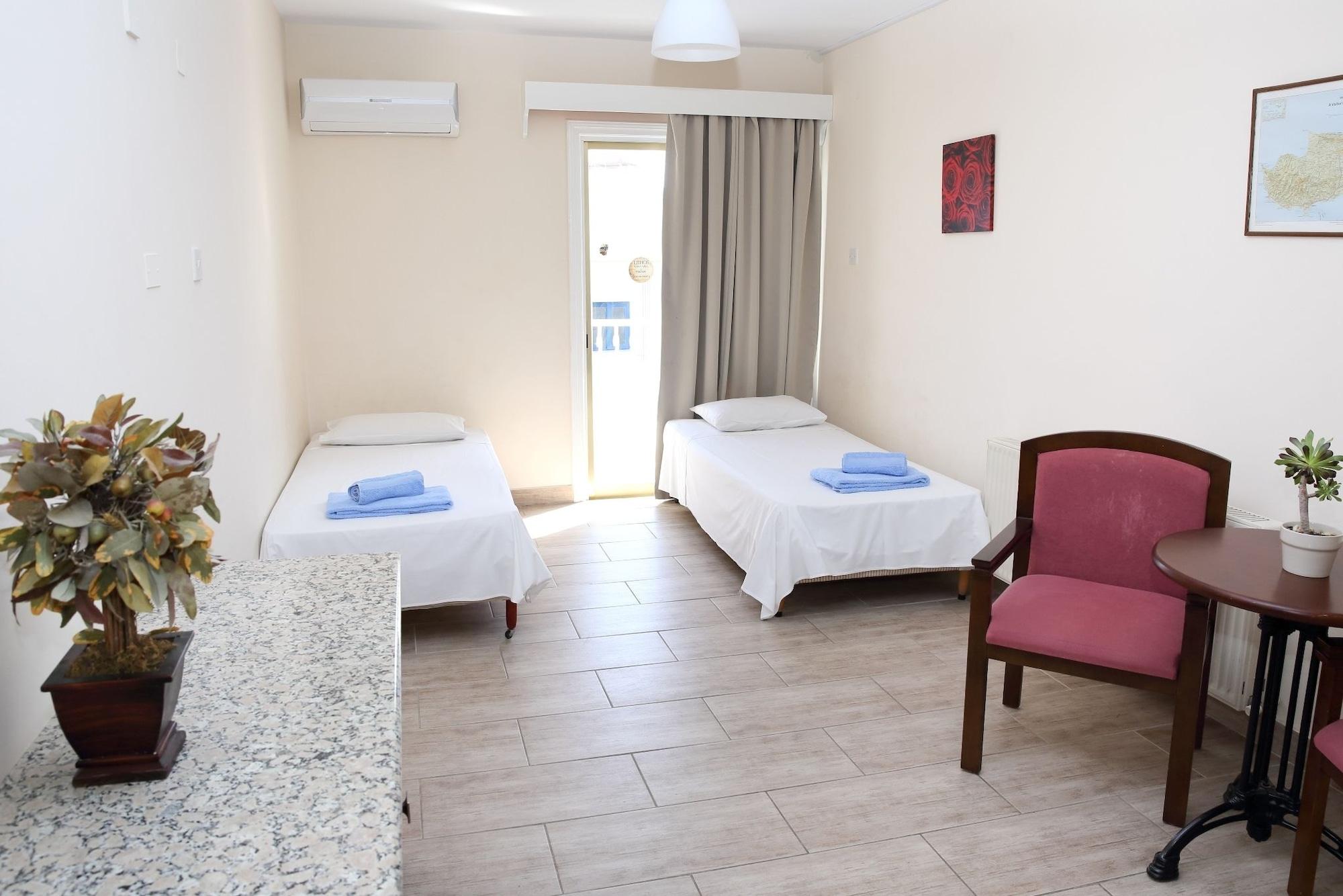 Antonis G. Hotel Apartments Oroklini Eksteriør billede
