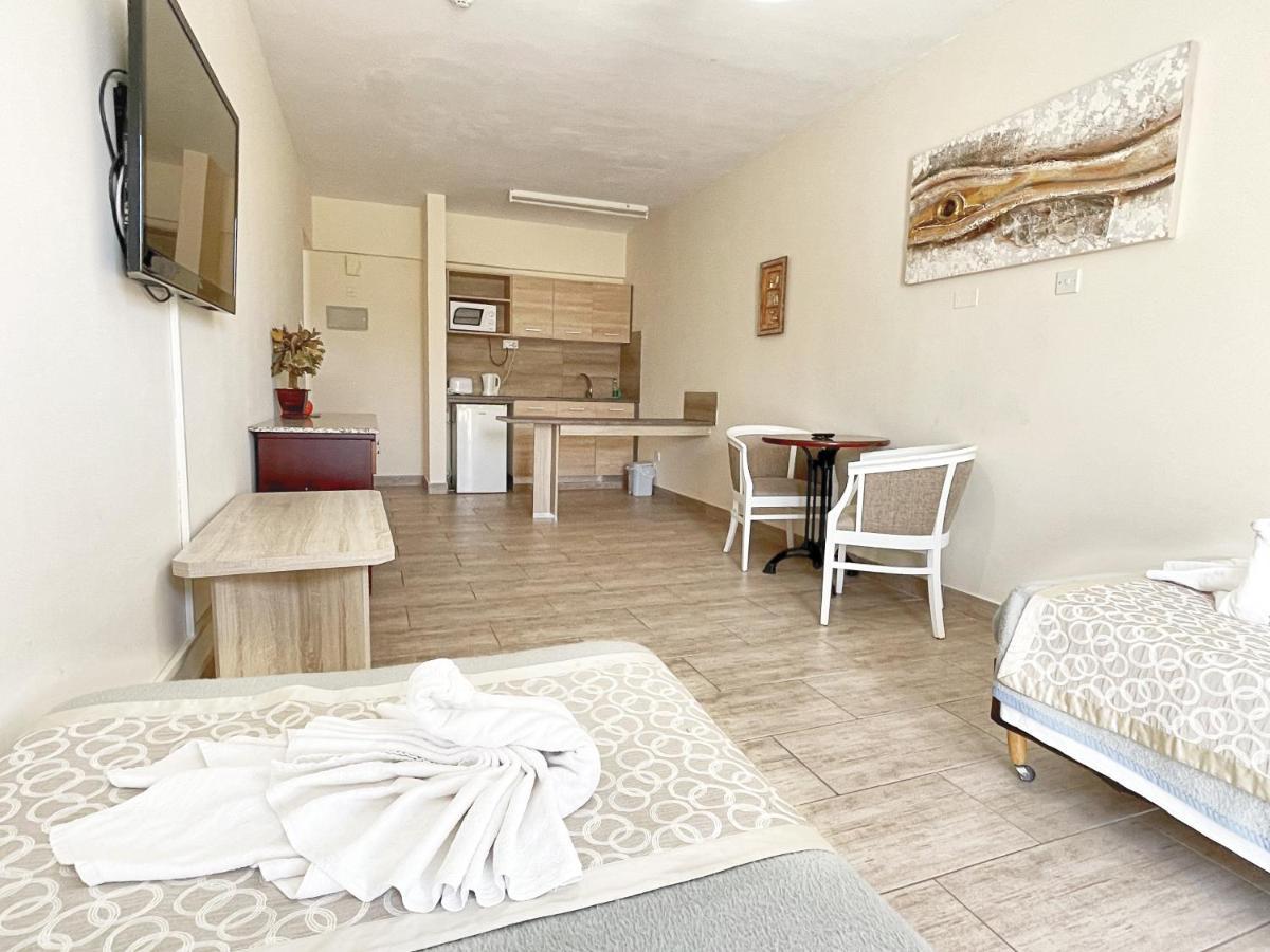 Antonis G. Hotel Apartments Oroklini Eksteriør billede