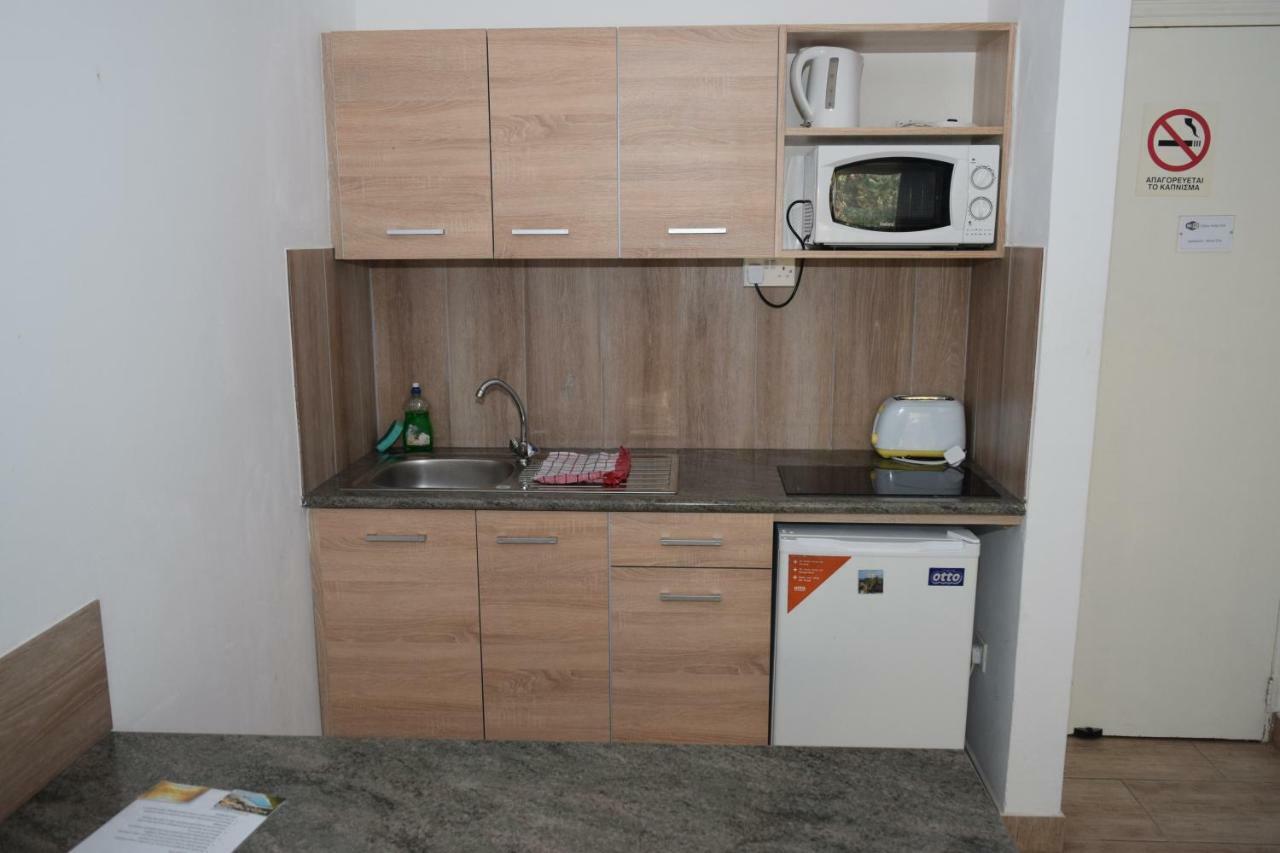 Antonis G. Hotel Apartments Oroklini Eksteriør billede